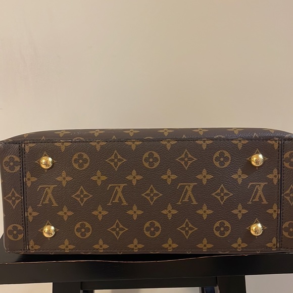 LV Tote 🔥SOLD🔥 - Picture 11 of 16